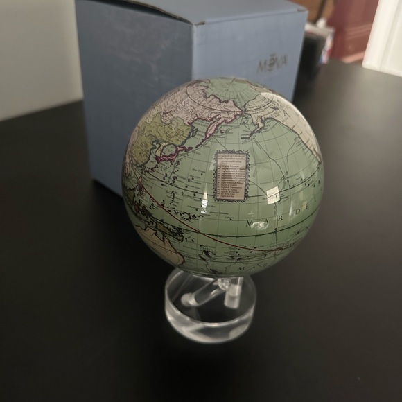 MOVA ANTIQUE TERRESTRIAL GREEN GLOBE - Picture 3 of 8